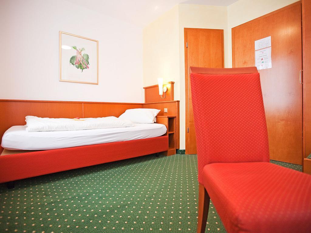 Hotel Widmann's Löwen Königsbronn Zimmer foto